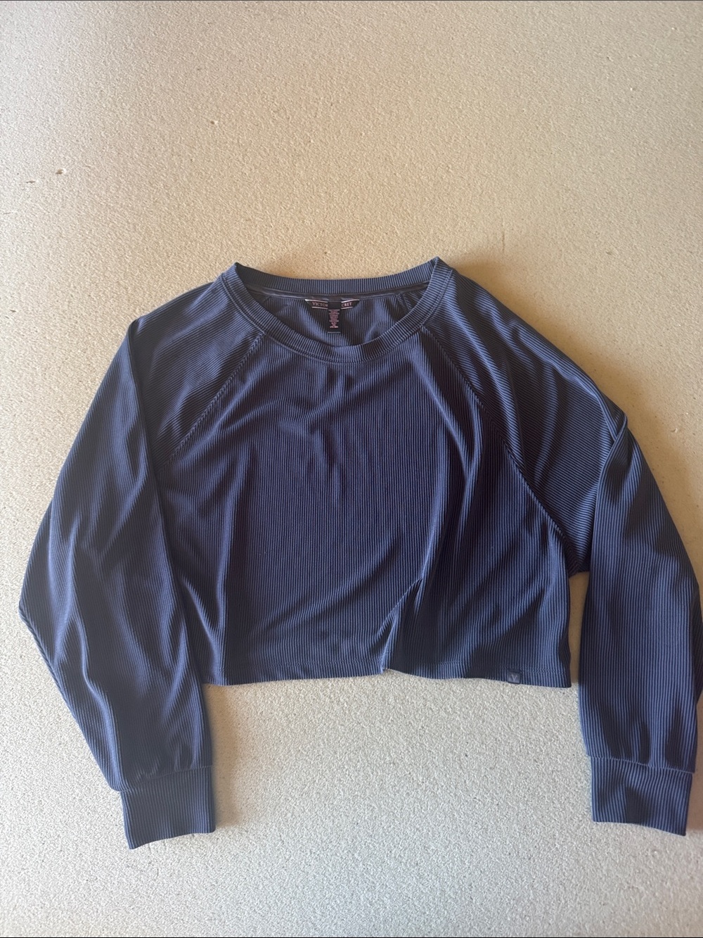 Women’s Cropped Long-Sleeve Top - gray
